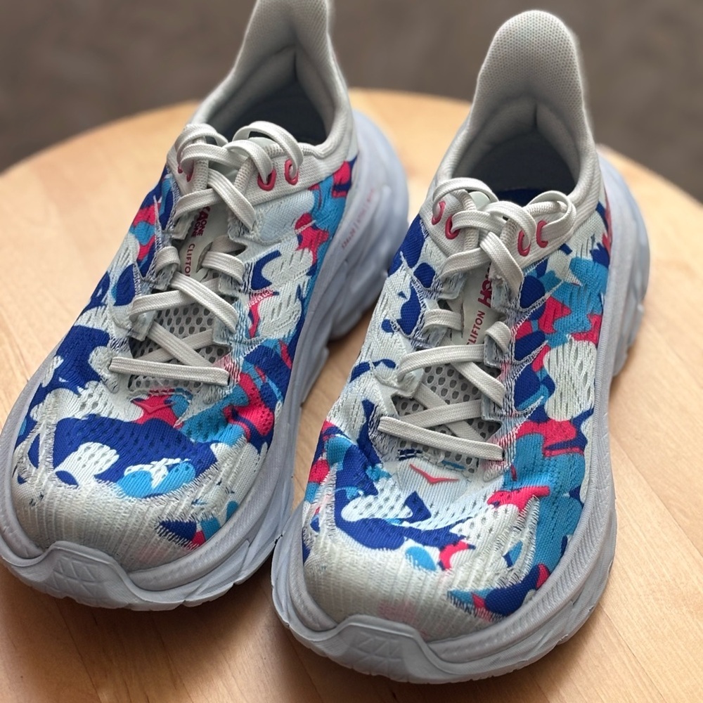 Hoka Blue and Red Clifton Edge geometric women’s size 6.5 - Picture 9 of 10